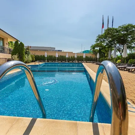 джулия Хотел